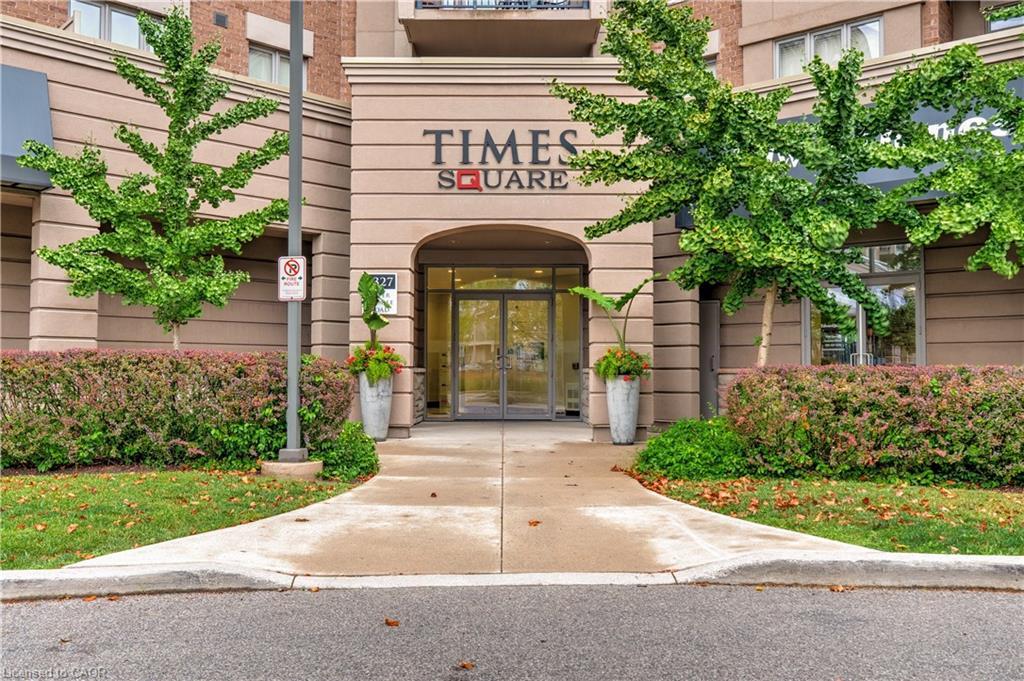 111-5327 Upper Middle Road, Burlington, ON - Outdoor