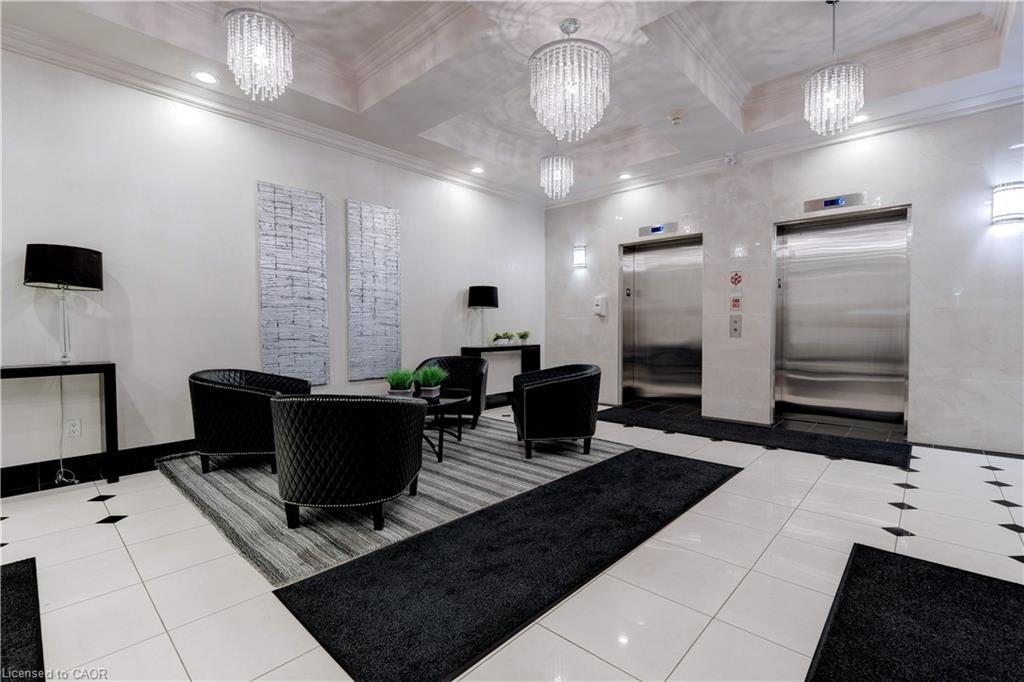 111-5327 Upper Middle Road, Burlington, ON - Indoor Photo Showing Other Room