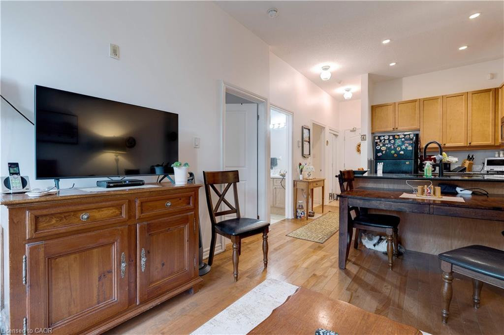 111-5327 Upper Middle Road, Burlington, ON - Indoor