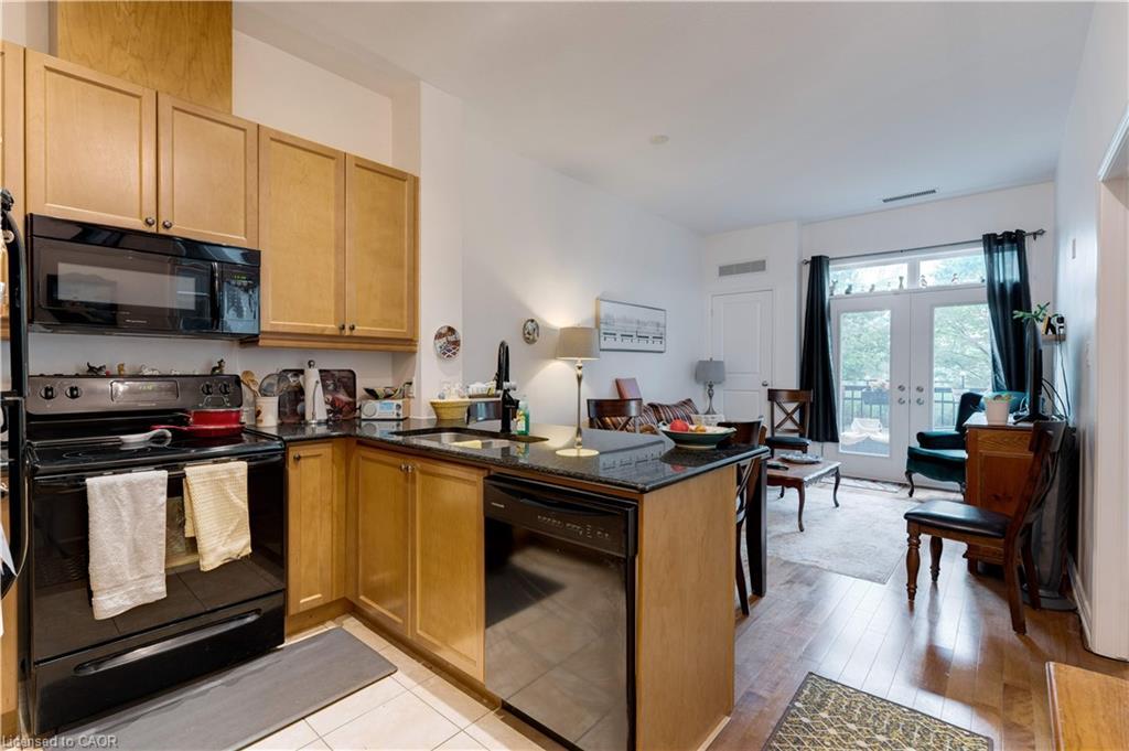 111-5327 Upper Middle Road, Burlington, ON - Indoor Photo Showing Kitchen