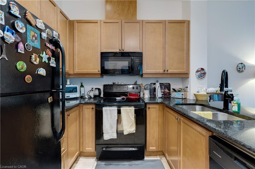 111-5327 Upper Middle Road, Burlington, ON - Indoor Photo Showing Kitchen