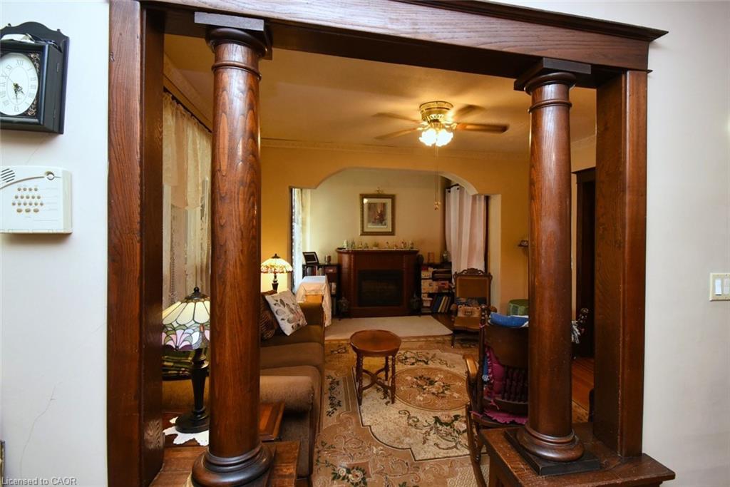 12 Leinster Avenue S, Hamilton, ON - Indoor Photo Showing Other Room