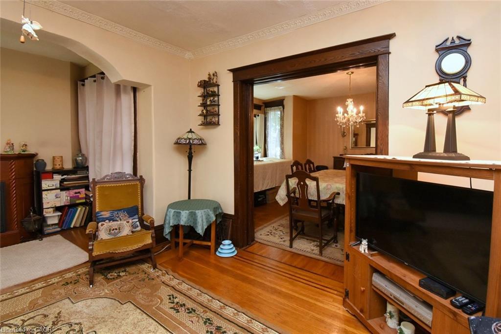 12 Leinster Avenue S, Hamilton, ON - Indoor