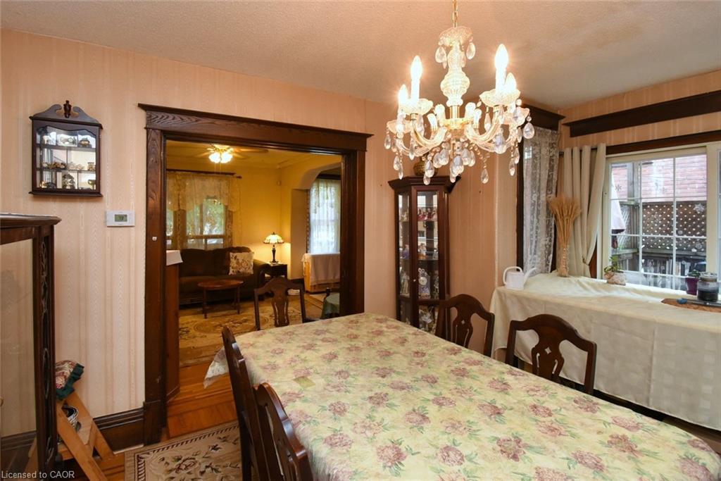 12 Leinster Avenue S, Hamilton, ON - Indoor Photo Showing Dining Room
