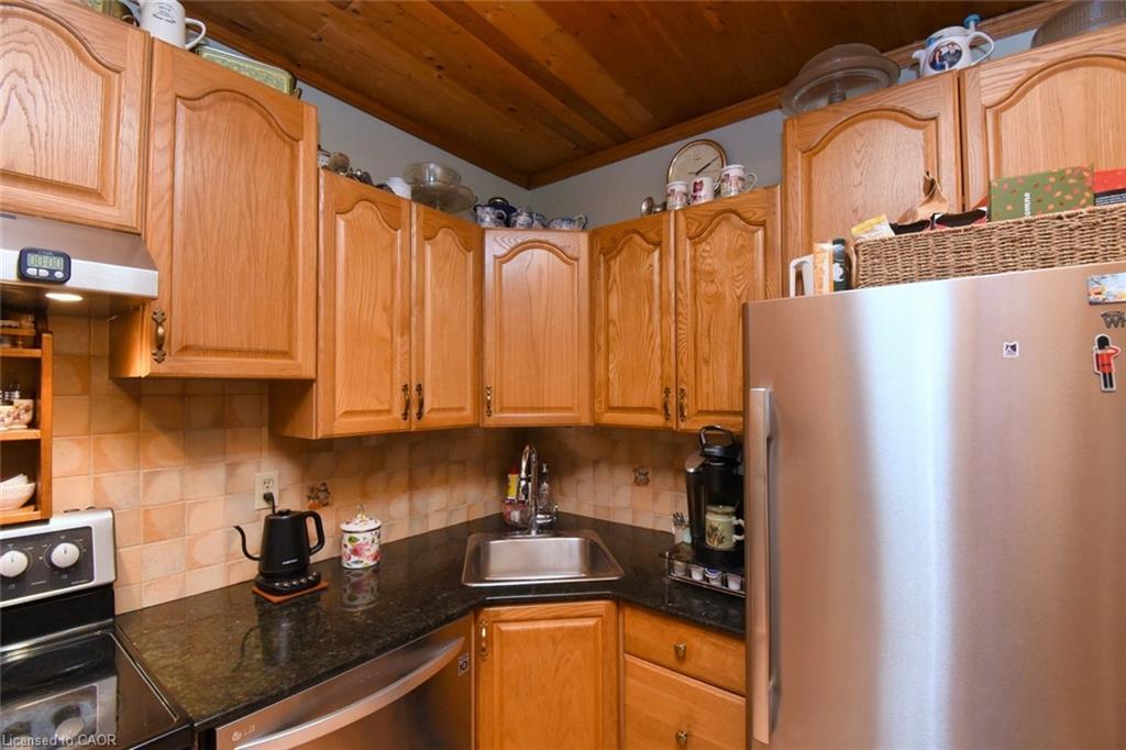 12 Leinster Avenue S, Hamilton, ON - Indoor Photo Showing Kitchen