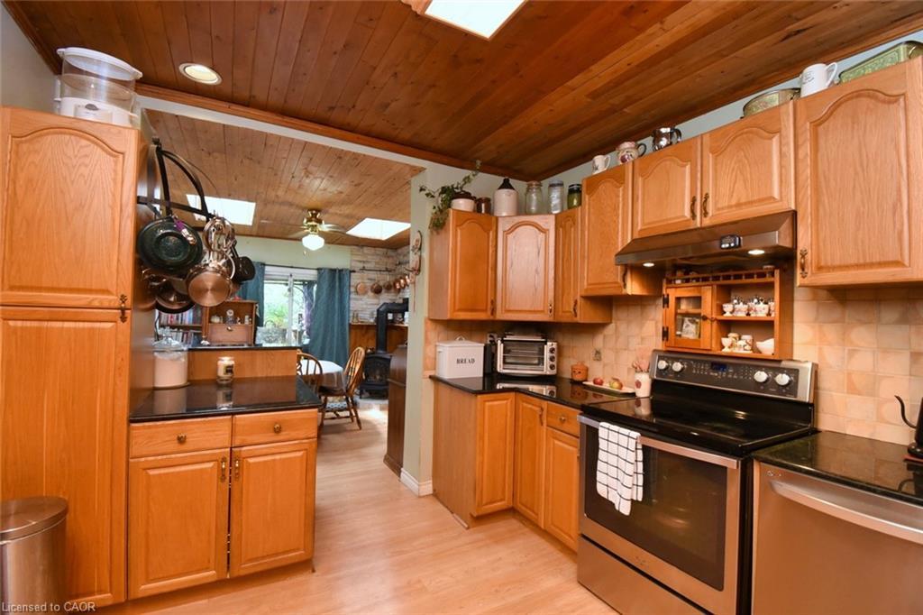 12 Leinster Avenue S, Hamilton, ON - Indoor Photo Showing Kitchen