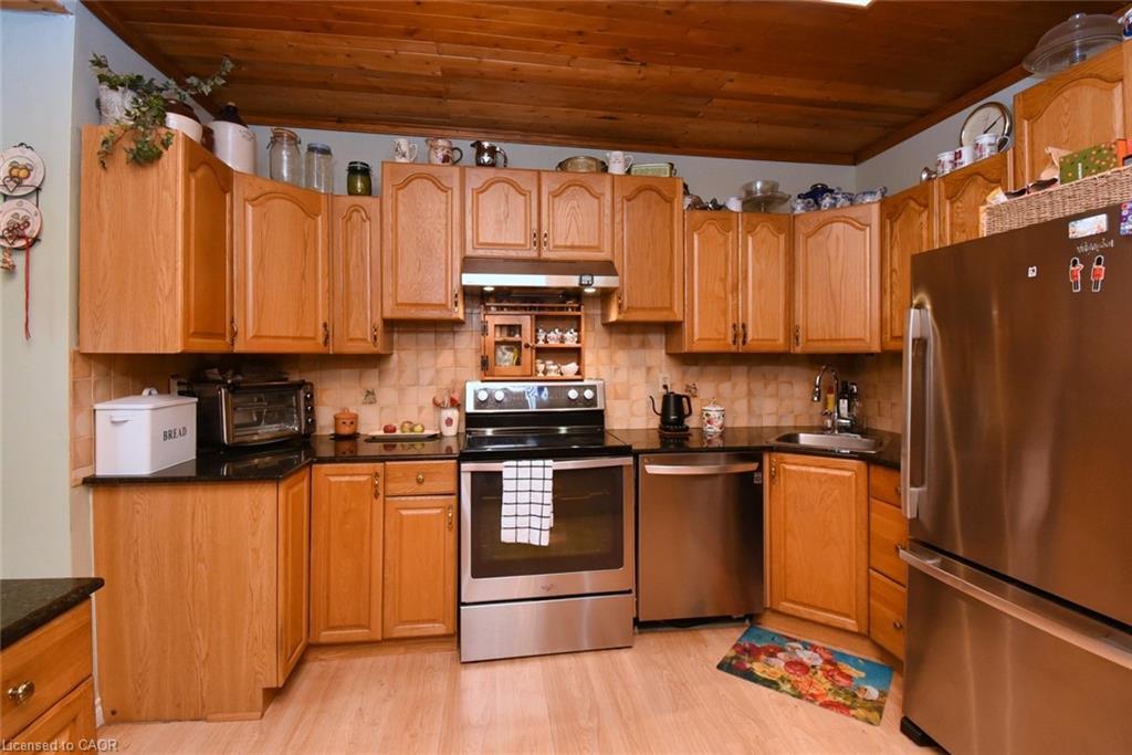 12 Leinster Avenue S, Hamilton, ON - Indoor Photo Showing Kitchen