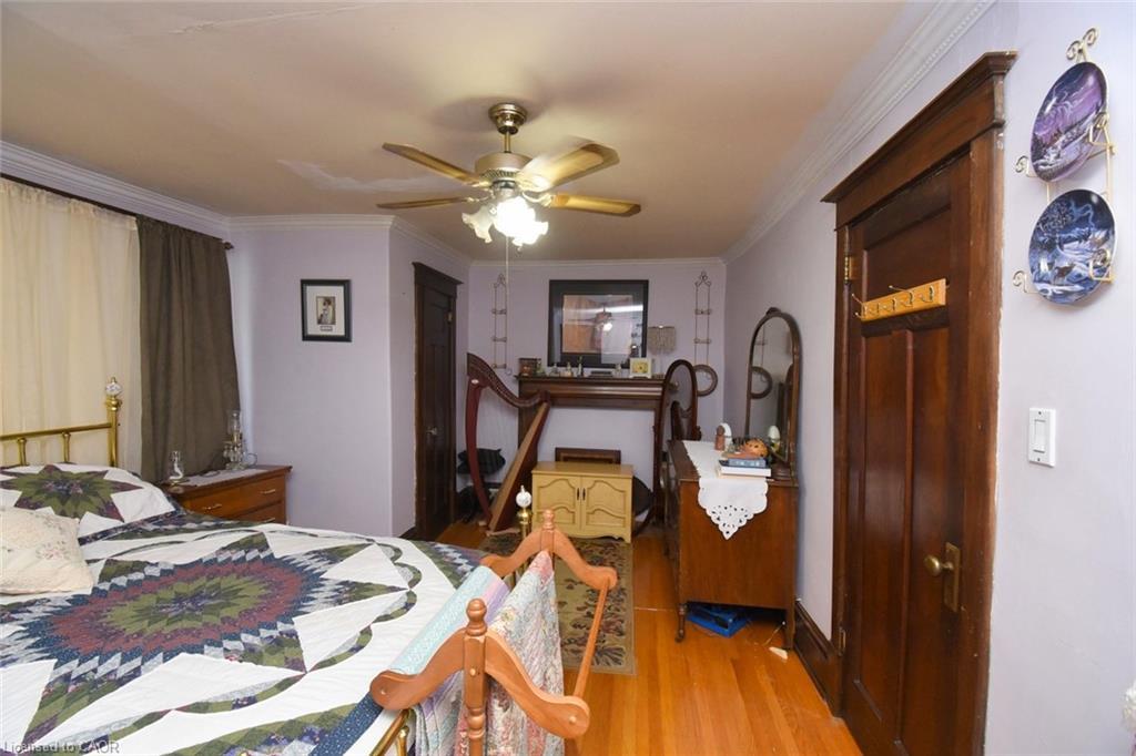 12 Leinster Avenue S, Hamilton, ON - Indoor