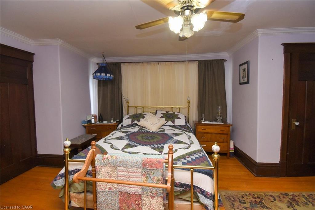 12 Leinster Avenue S, Hamilton, ON - Indoor Photo Showing Bedroom