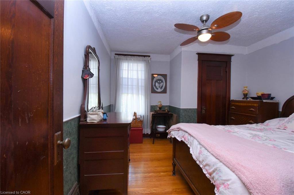 12 Leinster Avenue S, Hamilton, ON - Indoor Photo Showing Bedroom