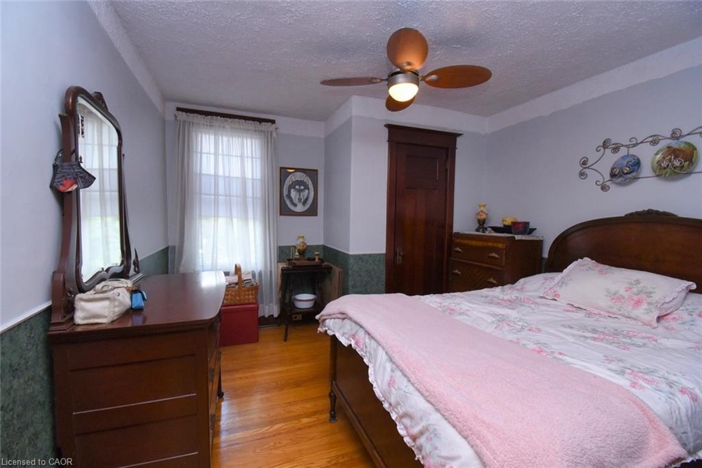 12 Leinster Avenue S, Hamilton, ON - Indoor Photo Showing Bedroom