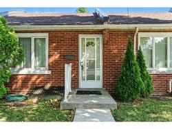 24 Macklin Street N Hamilton, ON L8S 3S1