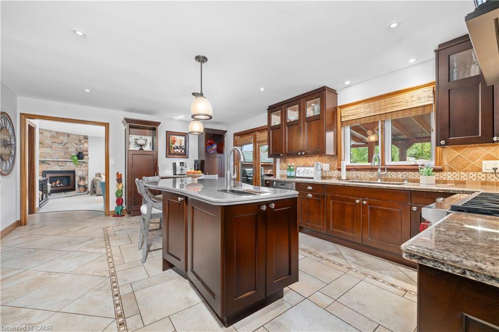 22 Wendakee Drive, Hamilton, ON - Indoor Photo Showing Kitchen