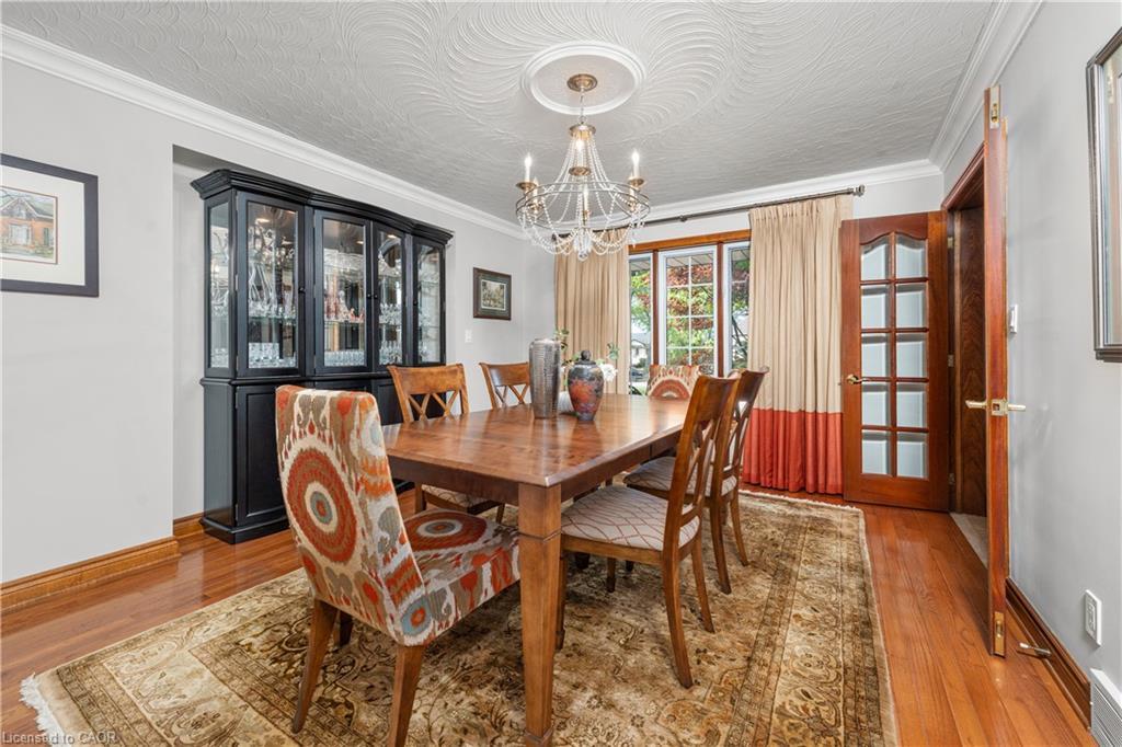 22 Wendakee Drive, Hamilton, ON - Indoor Photo Showing Dining Room