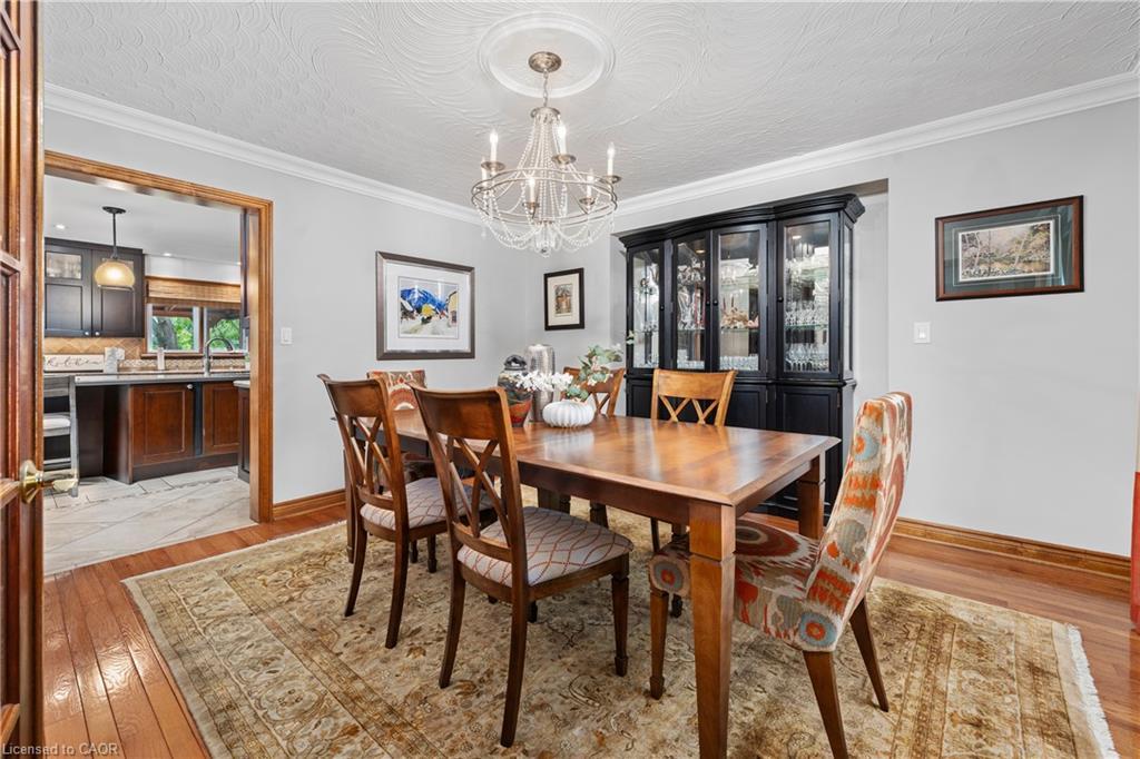 22 Wendakee Drive, Hamilton, ON - Indoor Photo Showing Dining Room