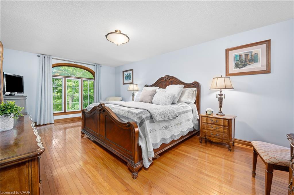 22 Wendakee Drive, Hamilton, ON - Indoor Photo Showing Bedroom