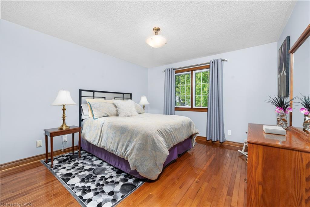 22 Wendakee Drive, Hamilton, ON - Indoor Photo Showing Bedroom
