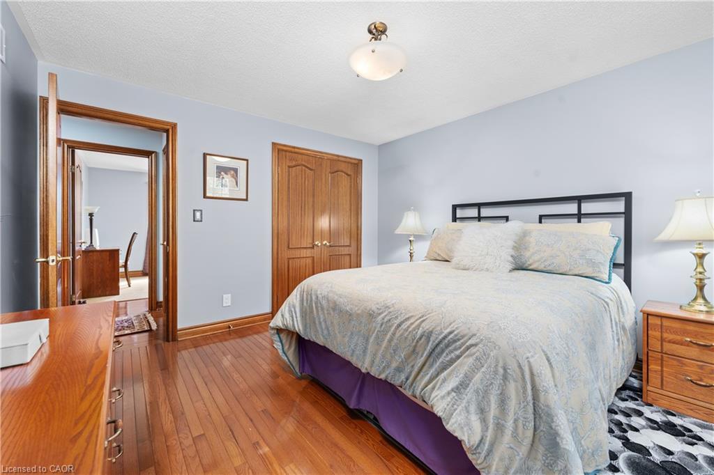 22 Wendakee Drive, Hamilton, ON - Indoor Photo Showing Bedroom