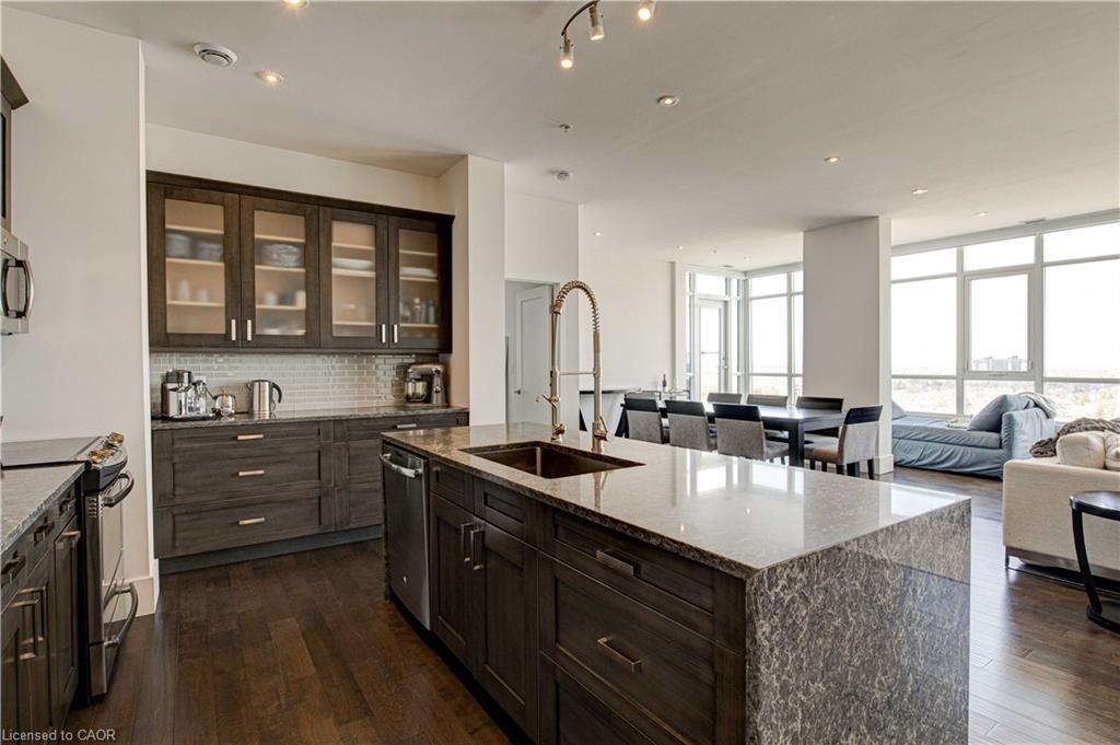 1902-1 Victoria Street S, Kitchener, ON - Indoor Photo Showing Kitchen With Upgraded Kitchen