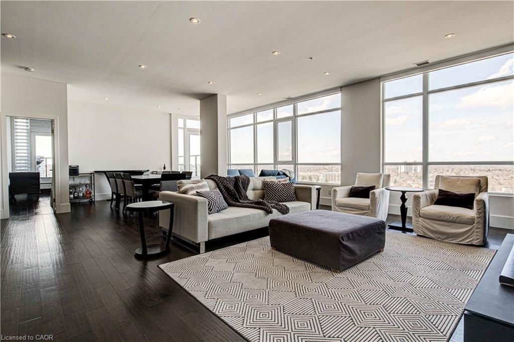 1902-1 Victoria Street S, Kitchener, ON - Indoor Photo Showing Living Room