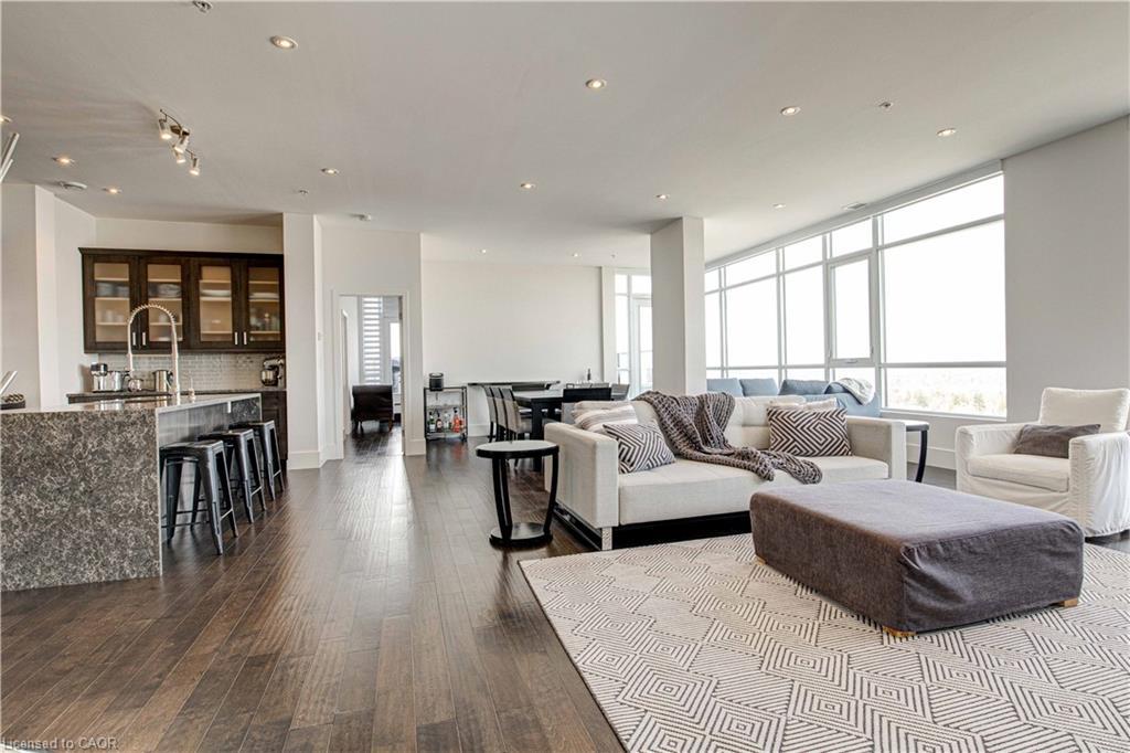1902-1 Victoria Street S, Kitchener, ON - Indoor Photo Showing Living Room