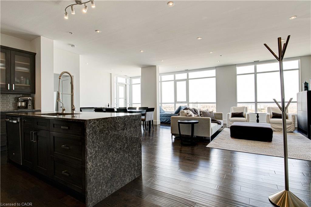 1902-1 Victoria Street S, Kitchener, ON - Indoor Photo Showing Kitchen With Upgraded Kitchen