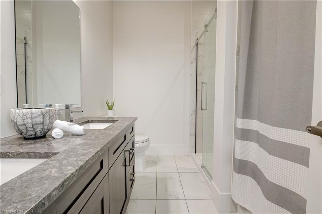 1902-1 Victoria Street S, Kitchener, ON - Indoor Photo Showing Bathroom