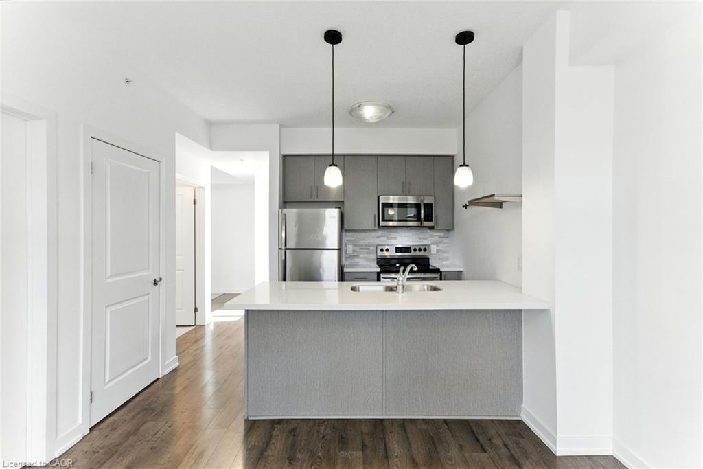 709-81 Robinson Street, Hamilton, ON - Indoor Photo Showing Kitchen With Double Sink With Upgraded Kitchen
