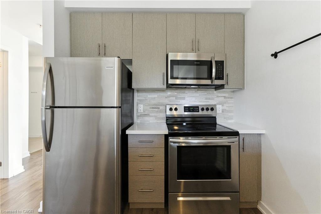 709-81 Robinson Street, Hamilton, ON - Indoor Photo Showing Kitchen With Stainless Steel Kitchen