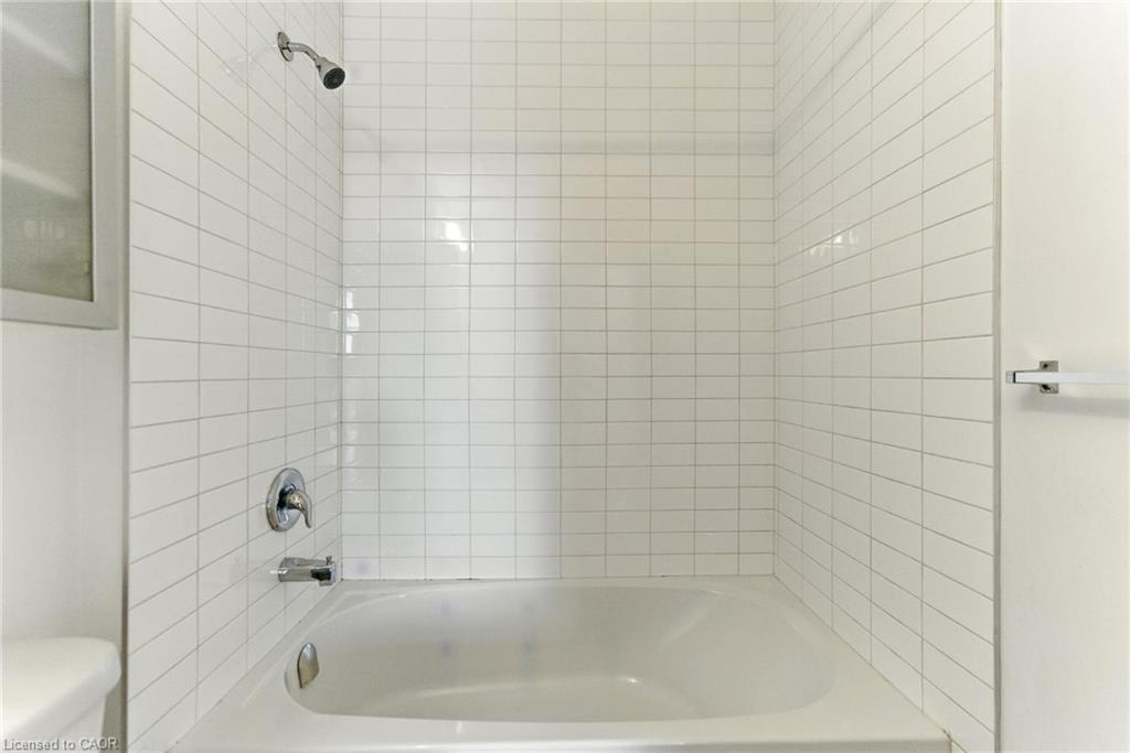 709-81 Robinson Street, Hamilton, ON - Indoor Photo Showing Bathroom