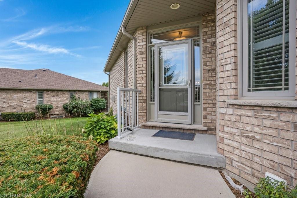 99-20 Isherwood Avenue, Cambridge, ON - Outdoor