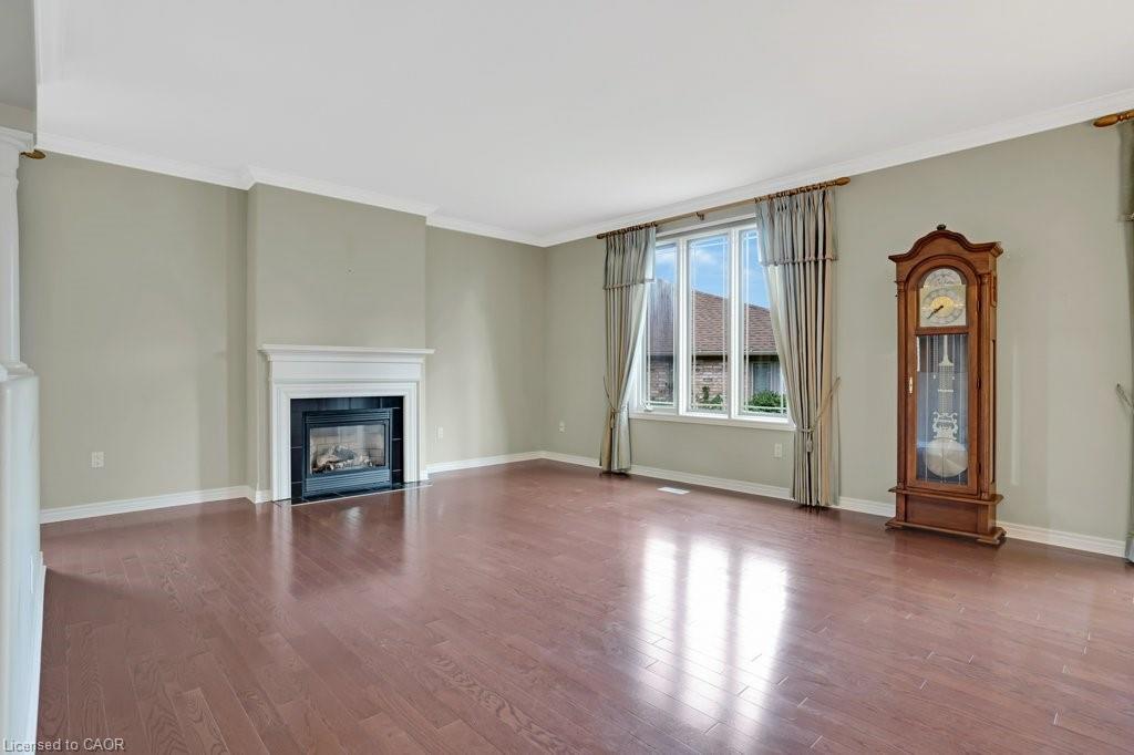 99-20 Isherwood Avenue, Cambridge, ON - Indoor Photo Showing Living Room With Fireplace