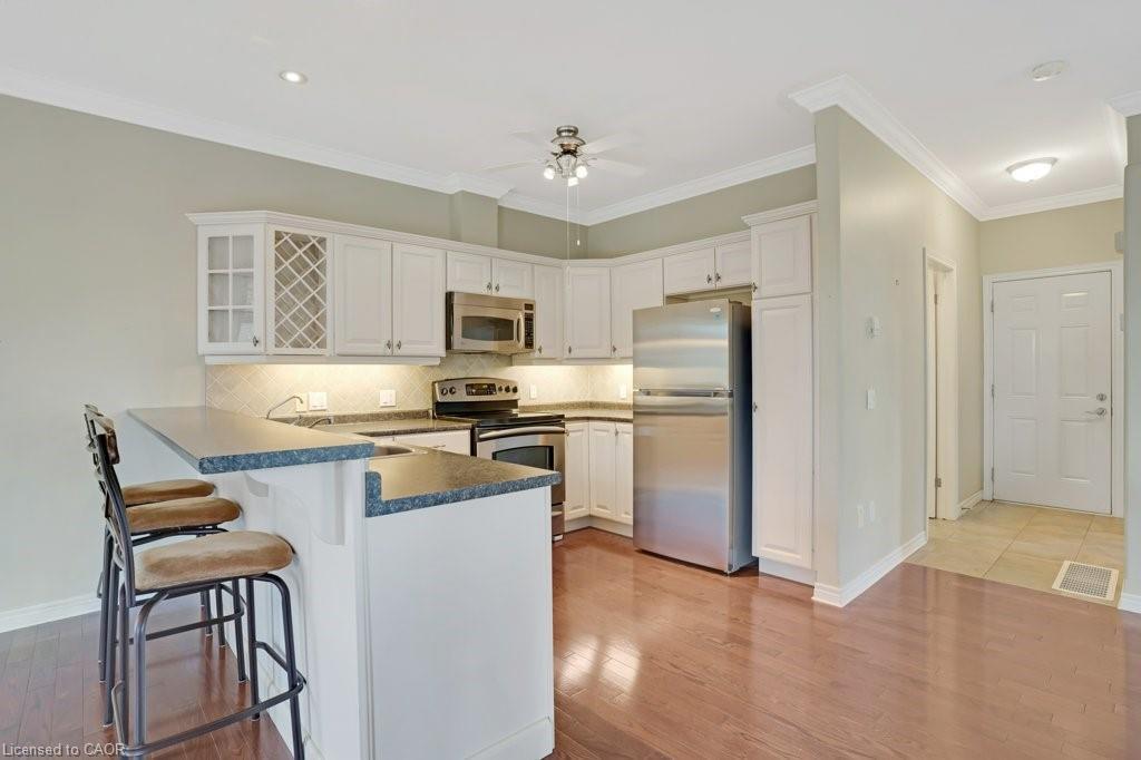 99-20 Isherwood Avenue, Cambridge, ON - Indoor Photo Showing Kitchen