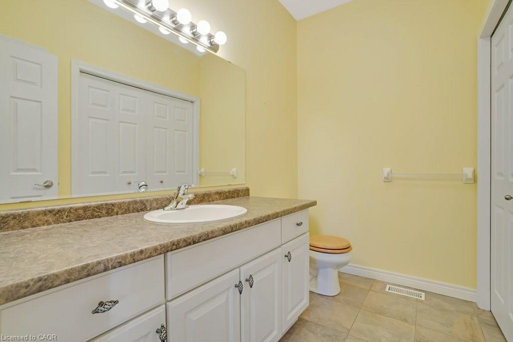 99-20 Isherwood Avenue, Cambridge, ON - Indoor Photo Showing Bathroom