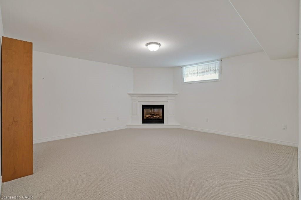 99-20 Isherwood Avenue, Cambridge, ON - Indoor With Fireplace