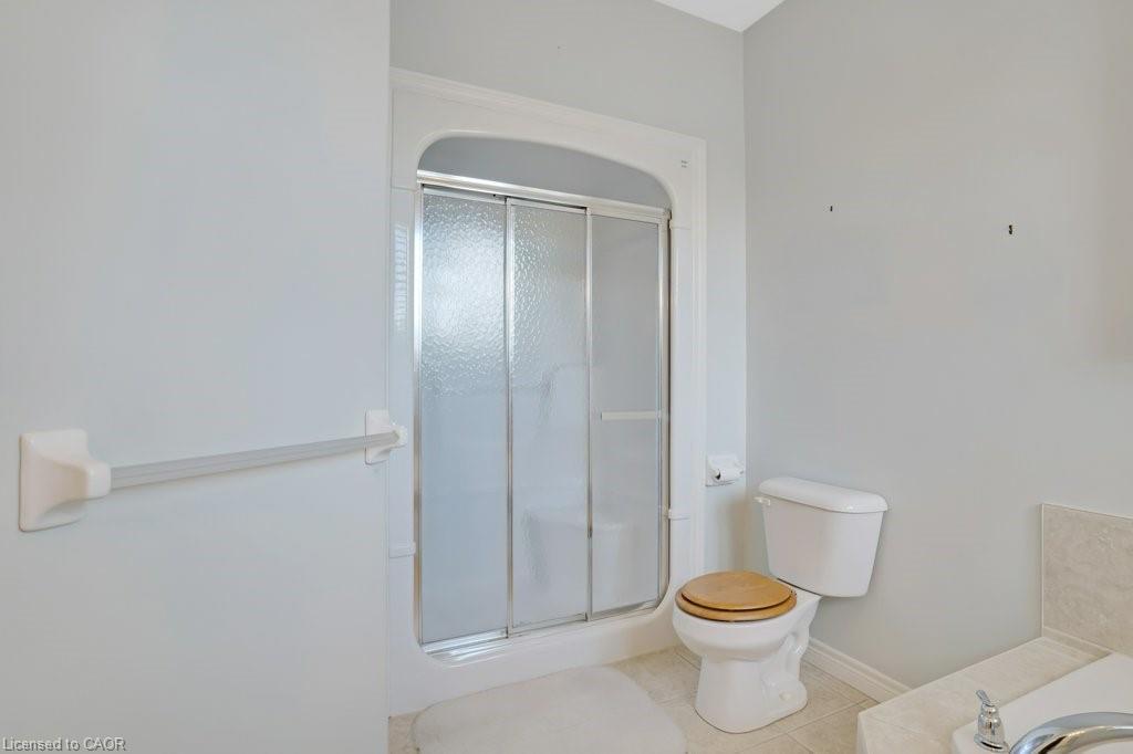 99-20 Isherwood Avenue, Cambridge, ON - Indoor Photo Showing Bathroom