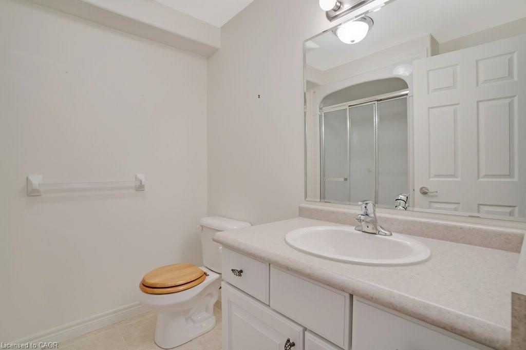 99-20 Isherwood Avenue, Cambridge, ON - Indoor Photo Showing Bathroom