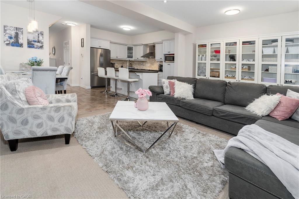 14-345 Glancaster Road, Ancaster, ON - Indoor Photo Showing Living Room