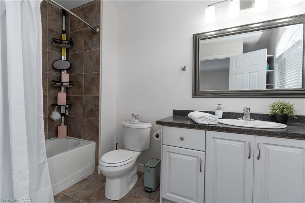 14-345 Glancaster Road, Ancaster, ON - Indoor Photo Showing Bathroom