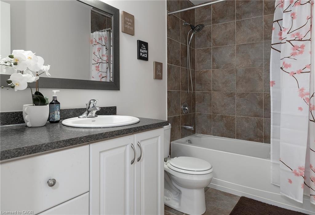 14-345 Glancaster Road, Ancaster, ON - Indoor Photo Showing Bathroom