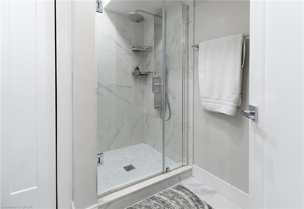 14-345 Glancaster Road, Ancaster, ON - Indoor Photo Showing Bathroom