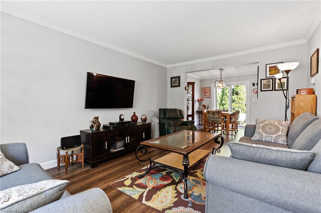 8117 Lynhurst Drive, Niagara Falls, ON - Indoor Photo Showing Living Room