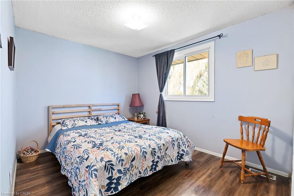 8117 Lynhurst Drive, Niagara Falls, ON - Indoor Photo Showing Bedroom