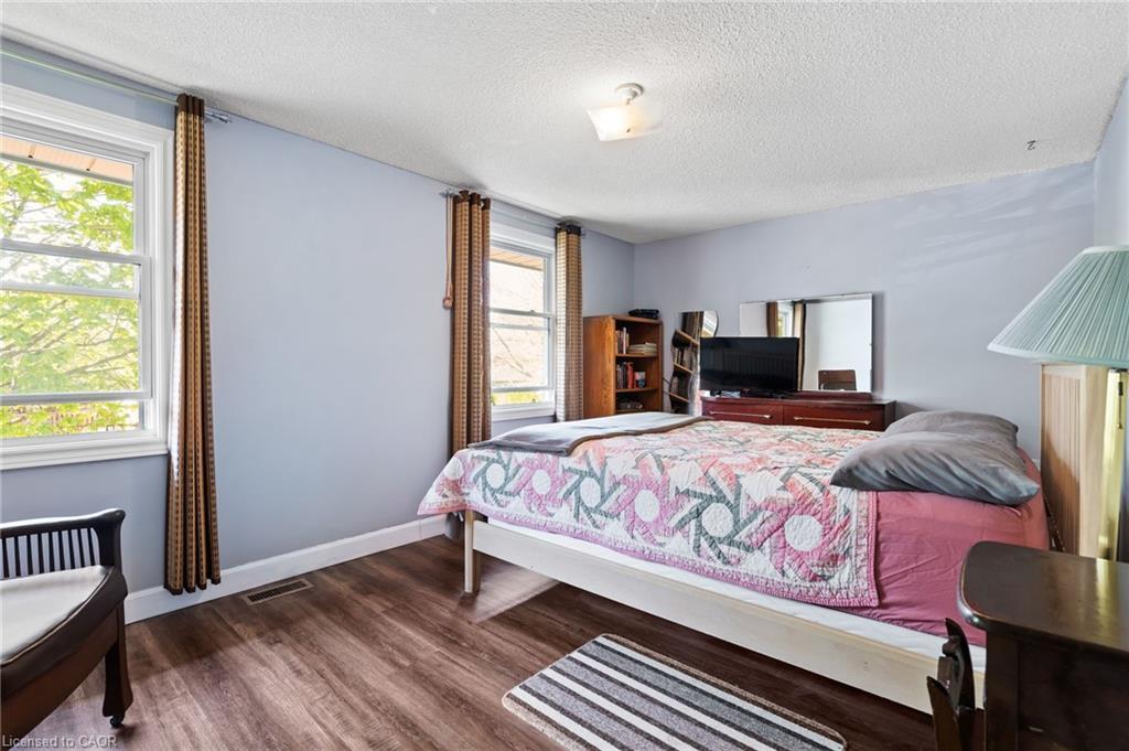 8117 Lynhurst Drive, Niagara Falls, ON - Indoor Photo Showing Bedroom
