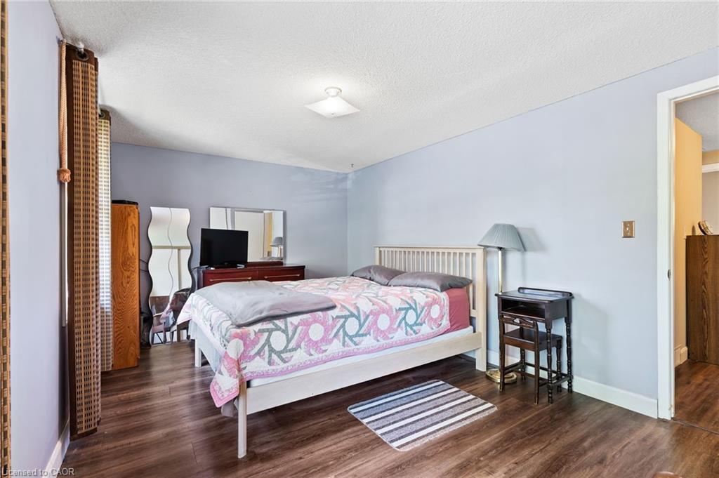 8117 Lynhurst Drive, Niagara Falls, ON - Indoor Photo Showing Bedroom