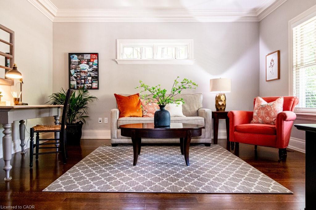 44 Head Street, Oakville, ON - Indoor Photo Showing Living Room