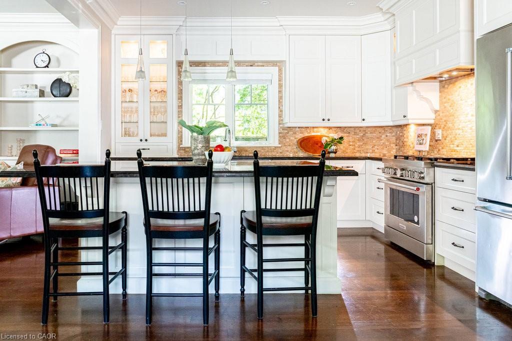 44 Head Street, Oakville, ON - Indoor Photo Showing Kitchen With Upgraded Kitchen