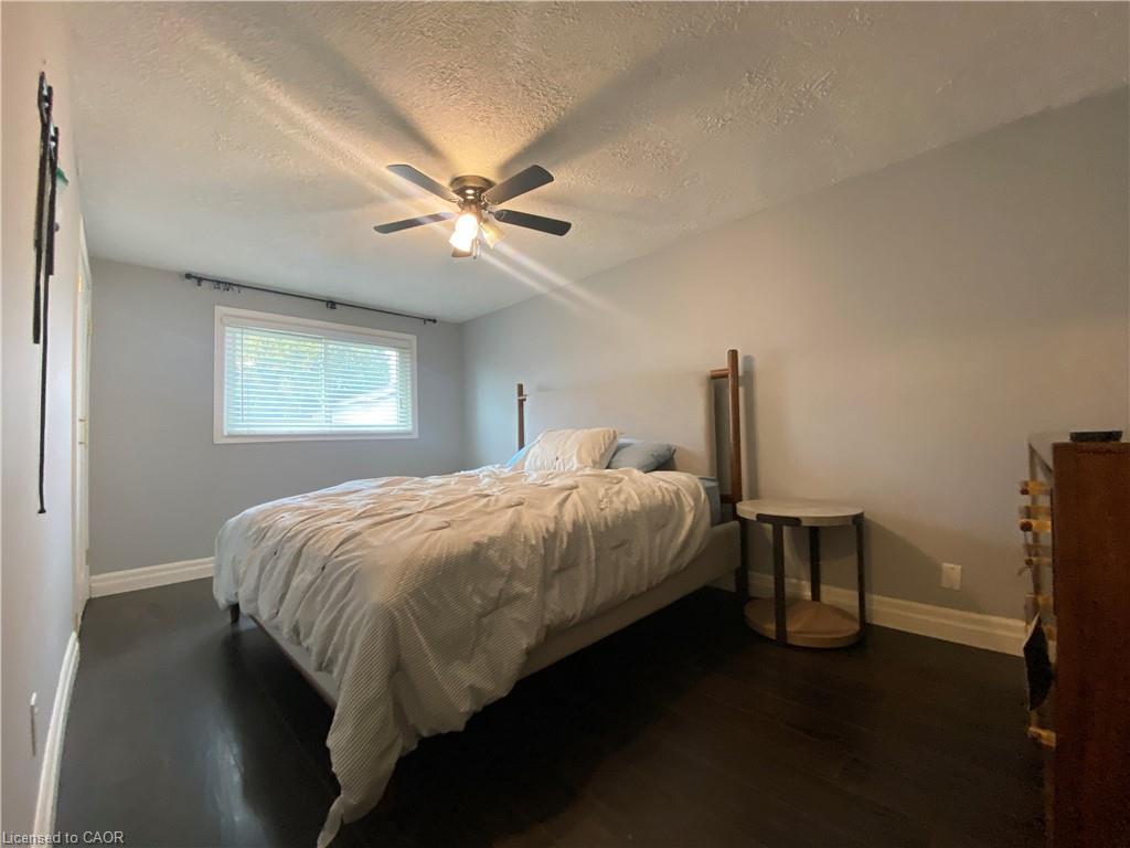 24 Queenslea Drive, Hamilton, ON - Indoor Photo Showing Bedroom