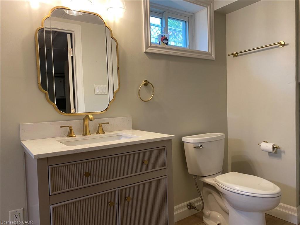 24 Queenslea Drive, Hamilton, ON - Indoor Photo Showing Bathroom