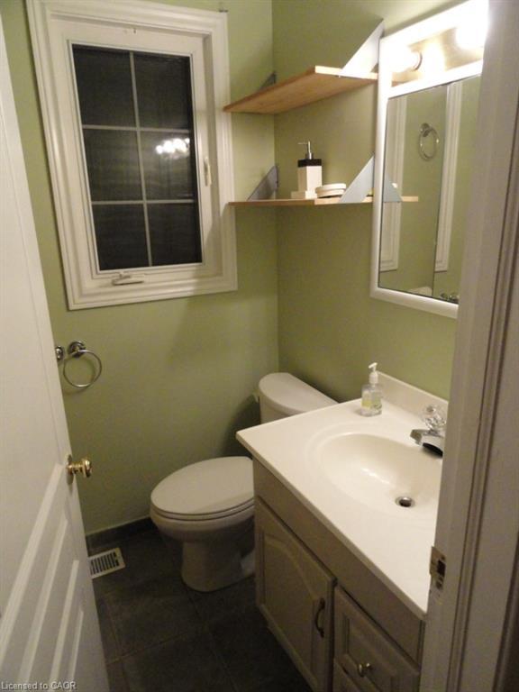 21 West Street, Dundas, ON - Indoor Photo Showing Bathroom